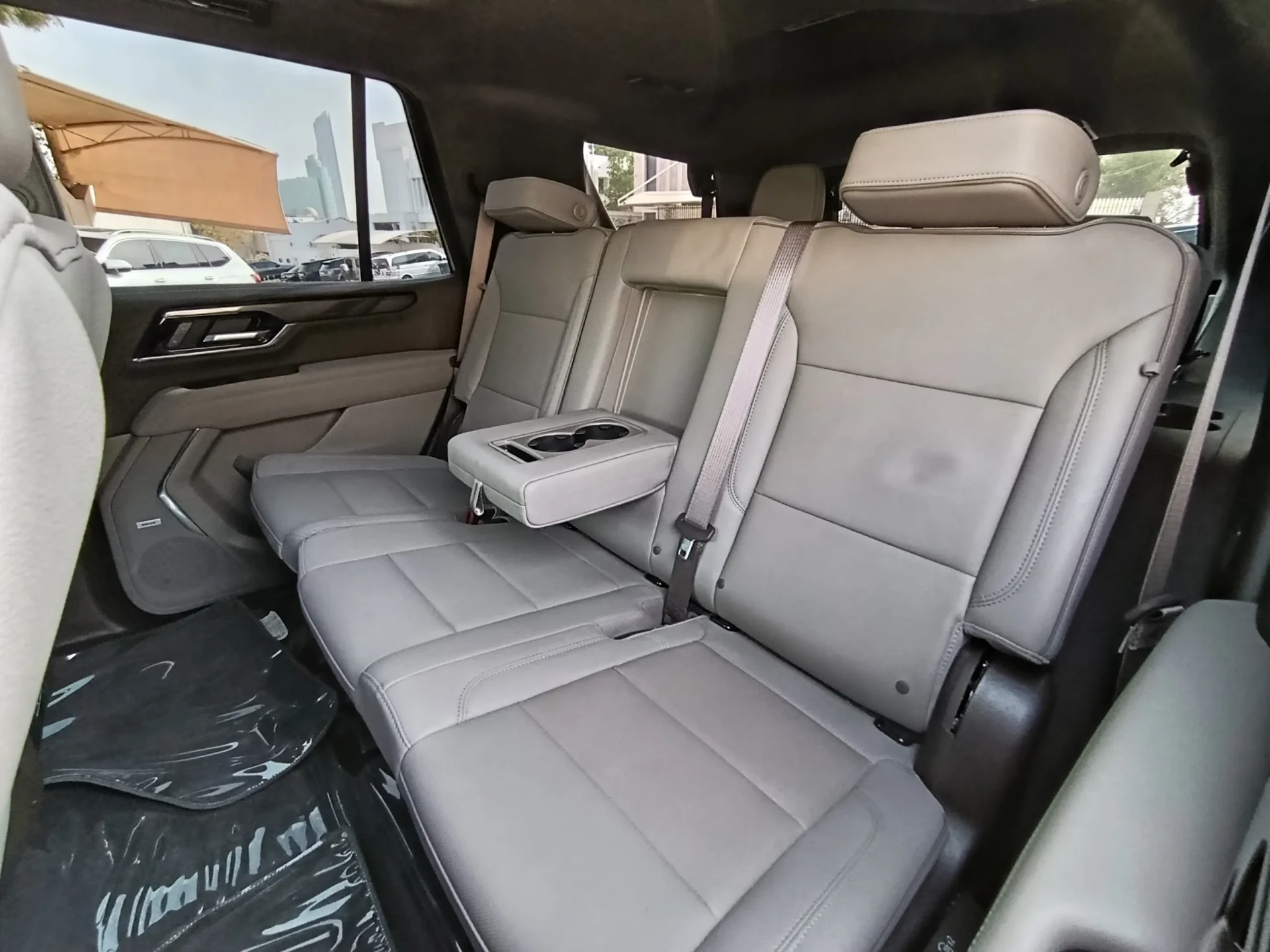 2025 GMC Yukon Elevation - Image 12