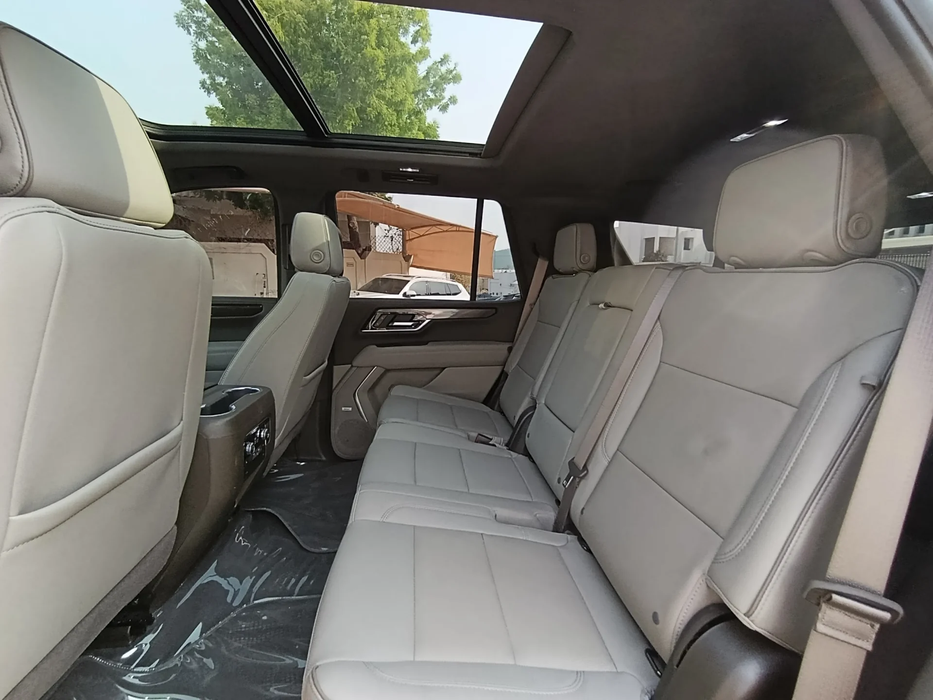 2025 GMC Yukon Elevation - Image 13