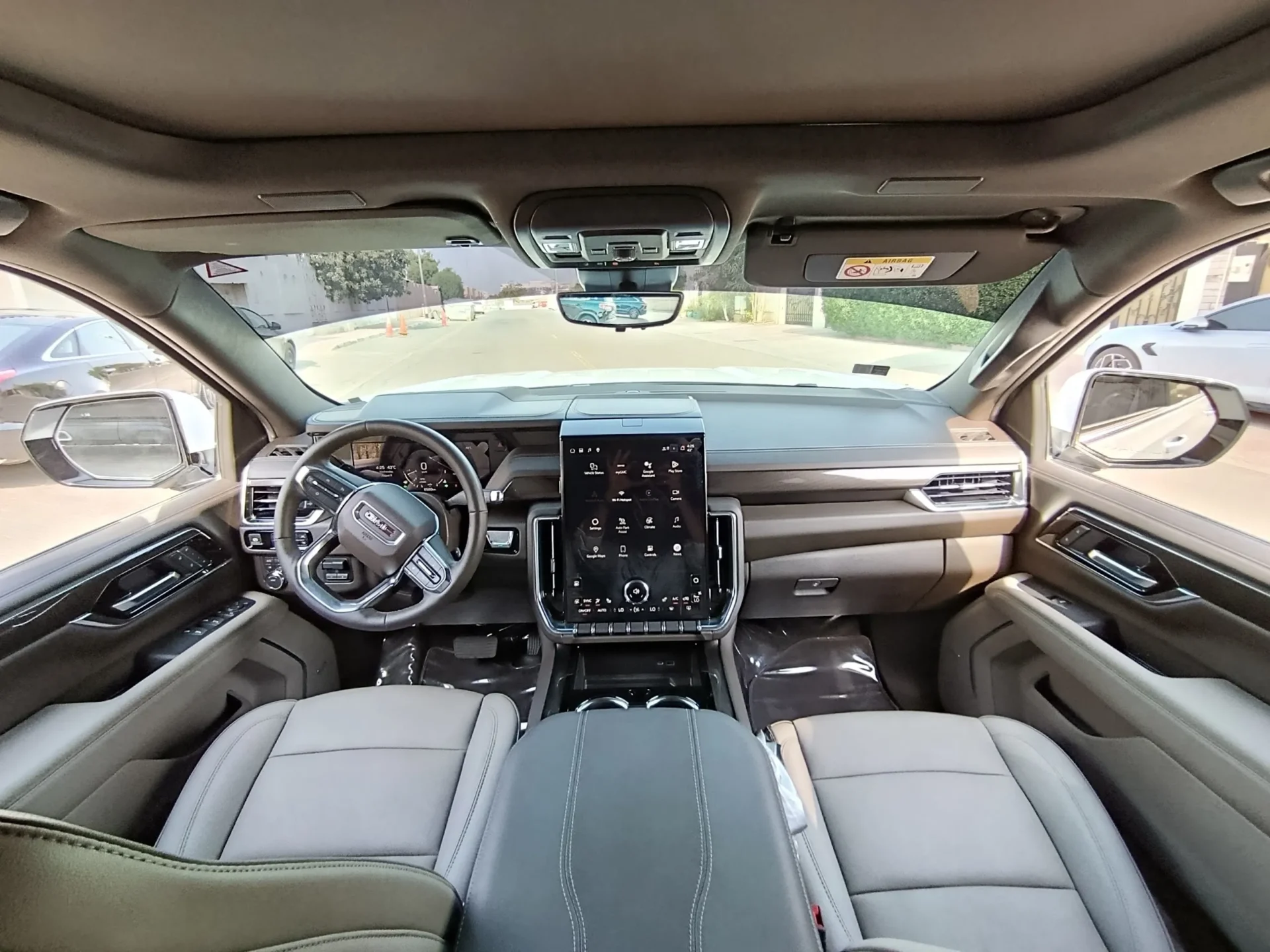 2025 GMC Yukon Elevation - Image 11