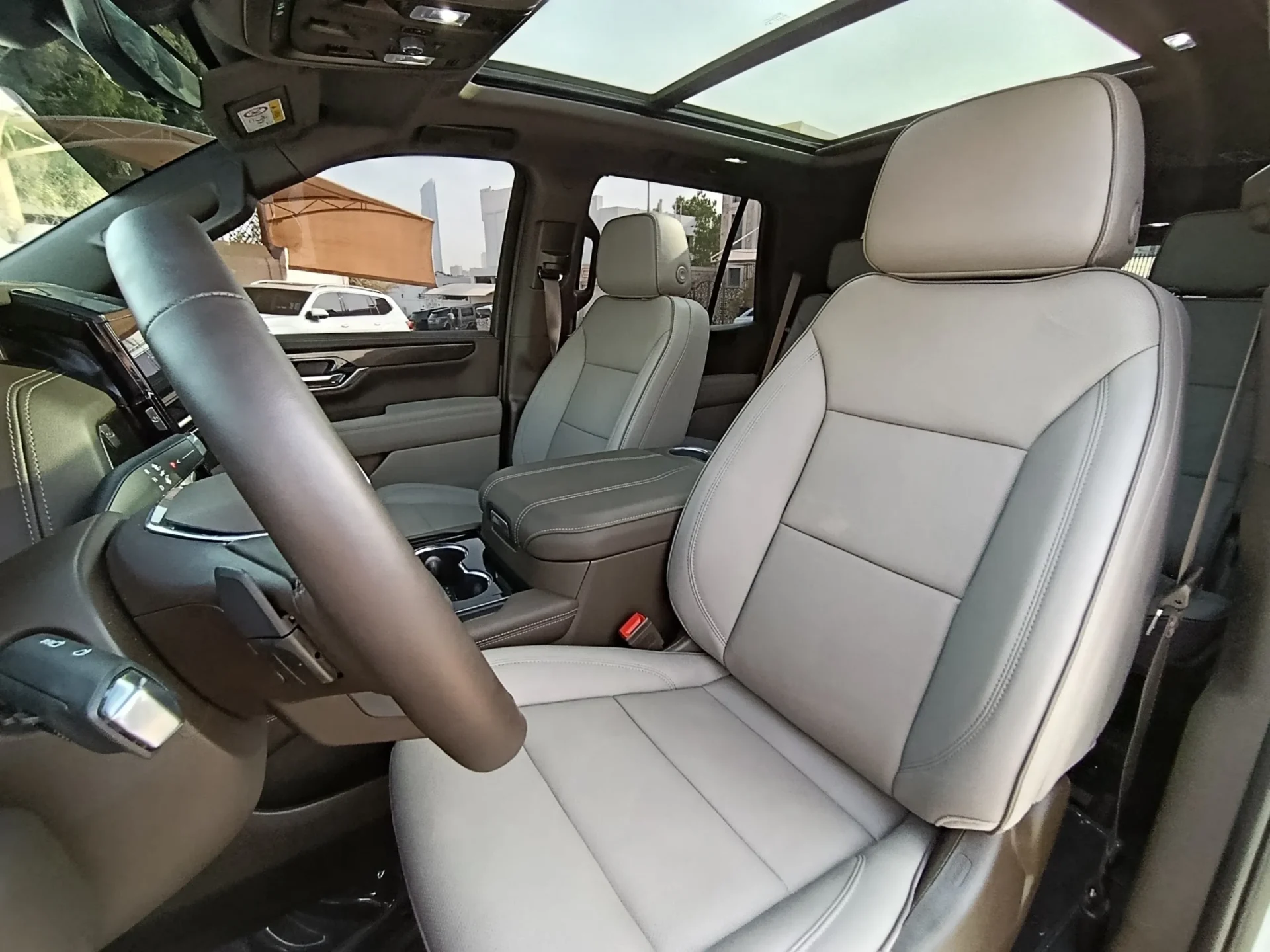 2025 GMC Yukon Elevation - Image 8