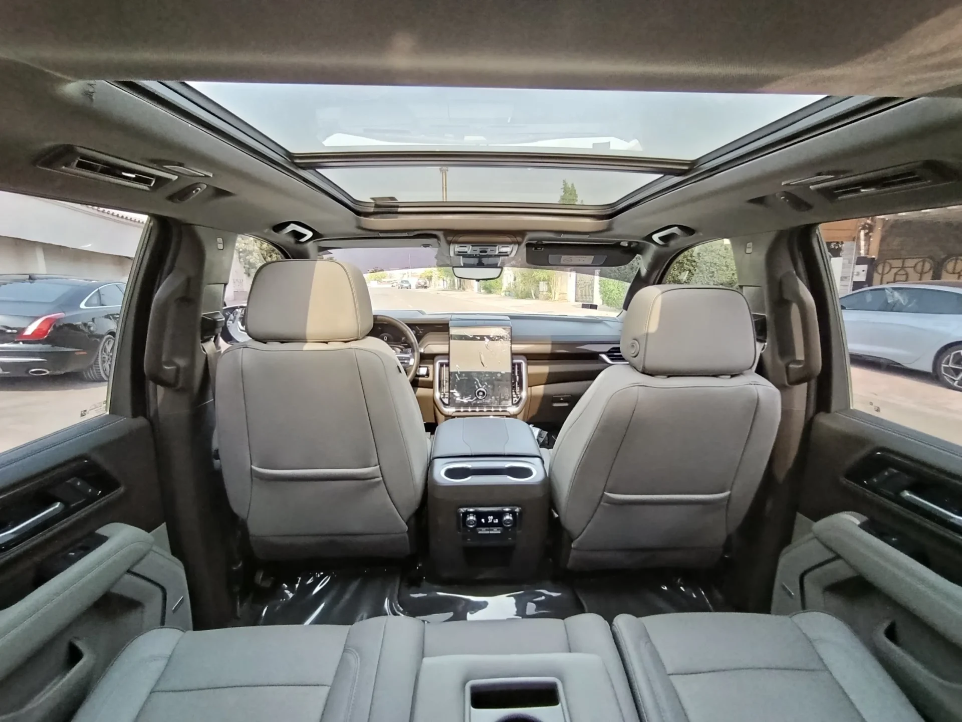 2025 GMC Yukon Elevation - Image 14