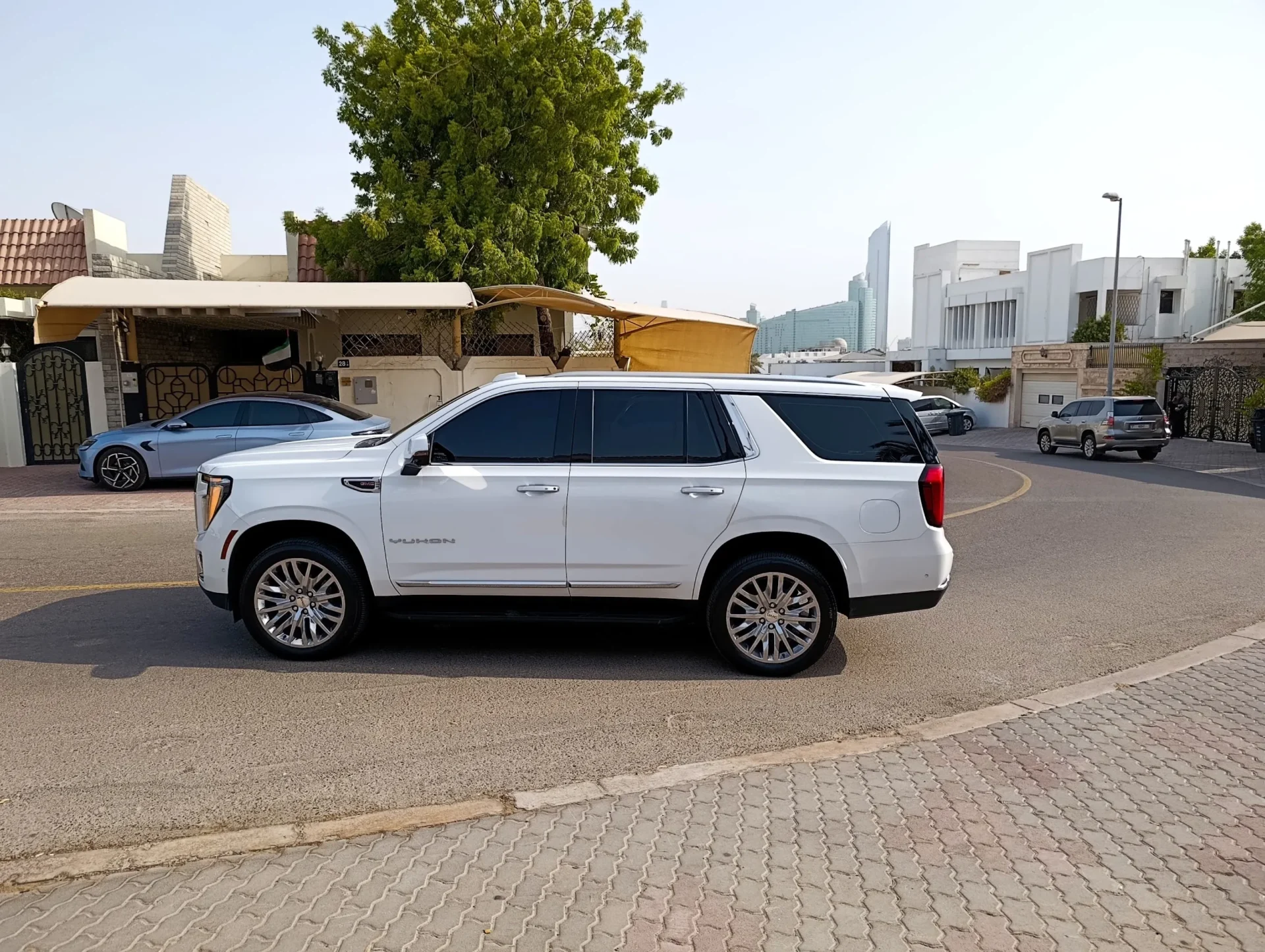 2025 GMC Yukon Elevation - Image 3